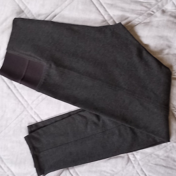 High wasted skinny jegging with elastic sides - Picture 2 of 5